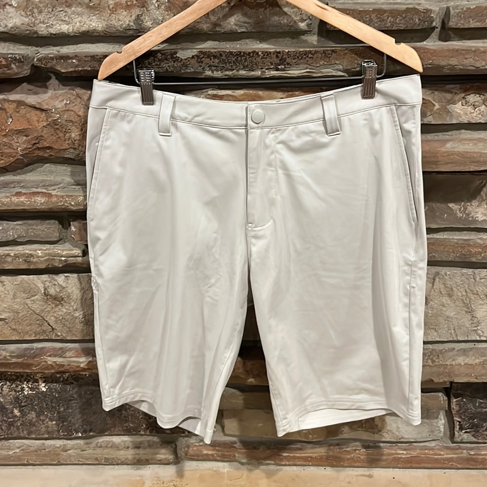 NWOT Rhone Commuter Solid Performance 11” Flat Front Shorts in Stone Color